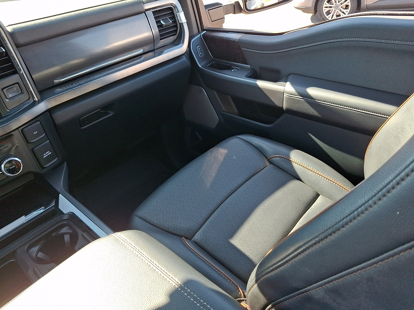 Used 2025 Ford F450 Lariat w/ Lariat Ultimate Package AWD/4WD image 15