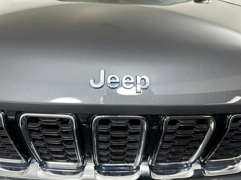 Used 2023 Jeep Grand Cherokee 4WD 4xe image 9