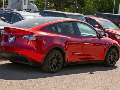 Used 2024 Tesla Model Y 2WD image 4
