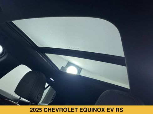 Certified 2025 Chevrolet Equinox EV RS w/ Convenience Package II AWD/4WD image 9