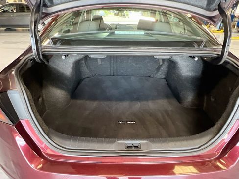 Used 2024 Nissan Altima 2.5 SV FWD image 23