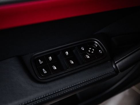 Certified 2026 Porsche Cayenne AWD/4WD image 22
