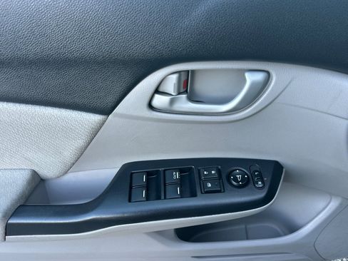Used 2013 Honda Civic Natural Gas image 8