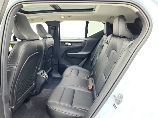 New 2026 Volvo XC40 B5 Plus w/ Protection Package Premier AWD/4WD image 28