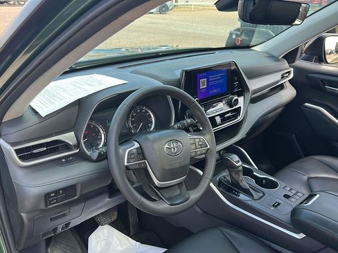 Used 2023 Toyota Highlander XLE image 20