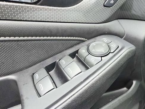 Used 2023 Chevrolet Traverse Premier image 36