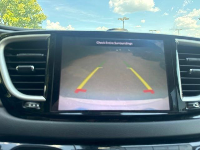 Used 2022 Chrysler Pacifica Touring-L FWD image 23