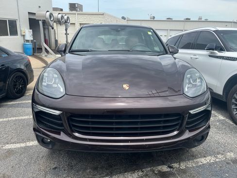 Used 2017 Porsche Cayenne AWD/4WD image 2