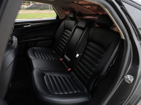 Used 2019 Ford Fusion SEL FWD image 27
