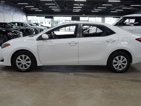 Used 2018 Toyota Corolla L FWD image 2
