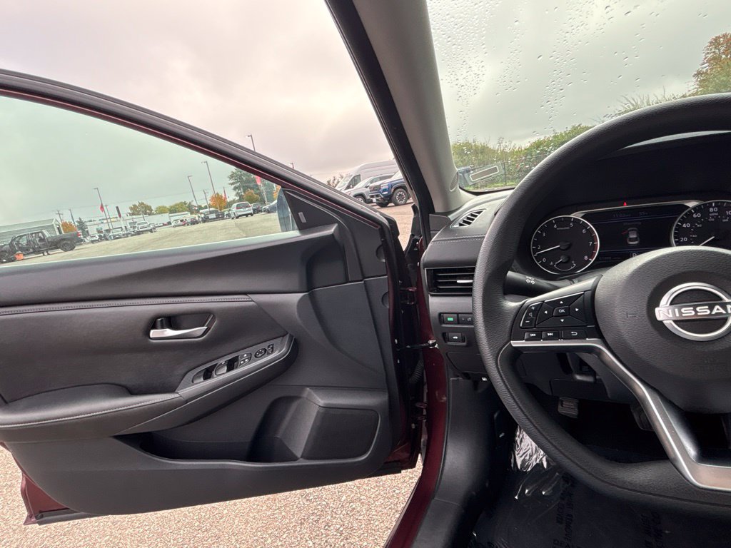 Used 2024 Nissan Sentra SV FWD image 27
