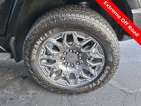 Used 2024 GMC Hummer EV 3X w/ LPO, Illumination Package image 12