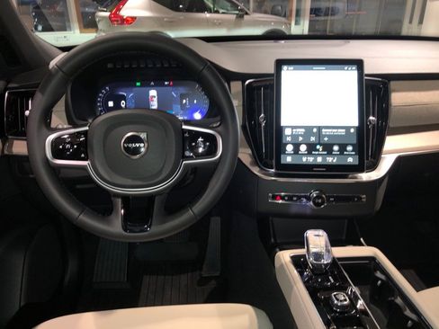 New 2026 Volvo XC90 B6 Plus w/ Protection Package Premier image 10