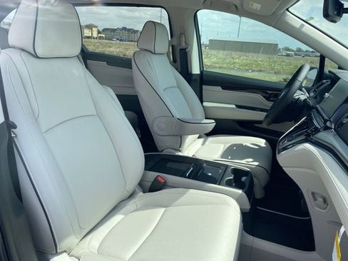 New 2026 Honda Odyssey Touring image 14