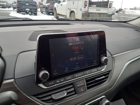 Used 2024 Nissan Altima 2.5 SV image 18