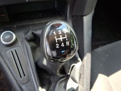 Used 2016 Ford Focus SE w/ SE Sport Package FWD image 5