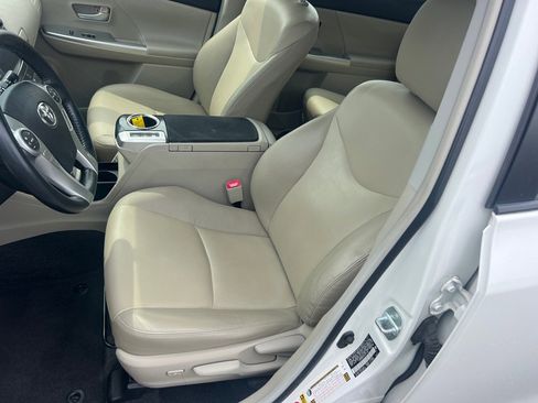 Used 2013 Toyota Prius V Five FWD image 13