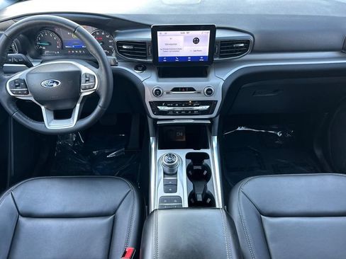 Certified 2023 Ford Explorer XLT w/ Equipment Group 202A RWD image 15