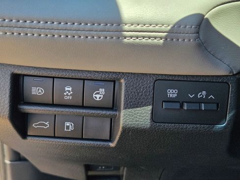 Used 2019 Toyota Avalon Limited FWD image 22