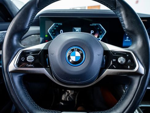 Used 2024 BMW i7 xDrive60 image 42