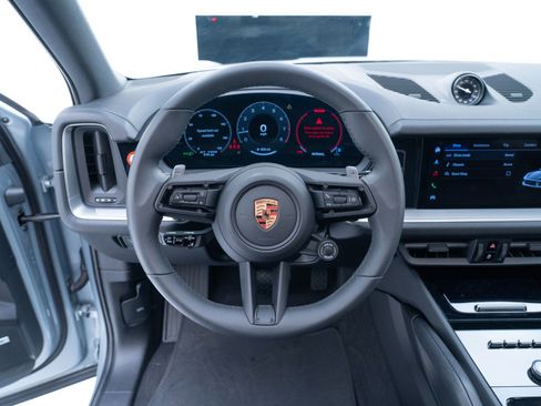 Certified 2025 Porsche Cayenne image 21