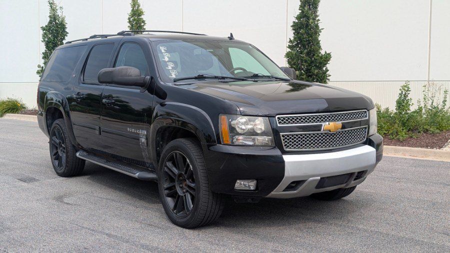 Used 2010 Chevrolet Suburban LT w/ Luxury Package AWD/4WD image 2