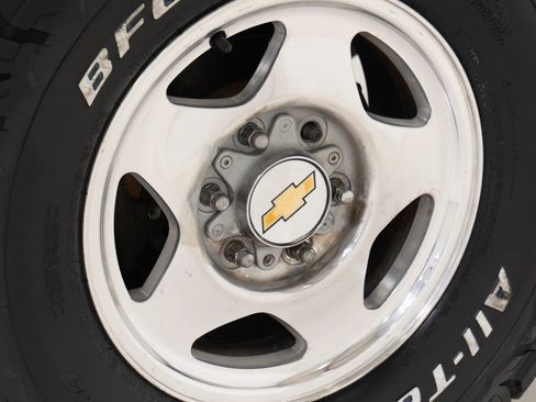 Used 2000 Chevrolet Tahoe Z71 w/ Comfort & Security Pkg image 91