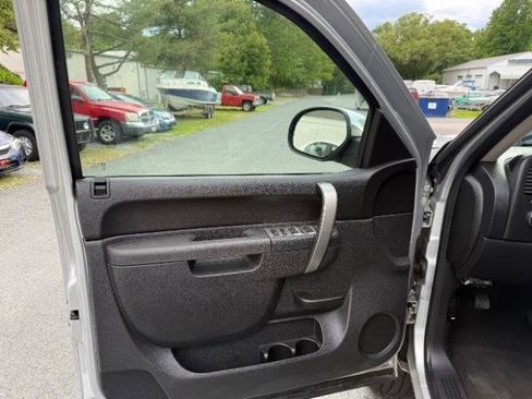 Used 2011 GMC Sierra 1500 SLE w/ Regional Value Package RWD image 19