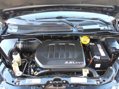 Used 2016 Dodge Grand Caravan SXT FWD image 10