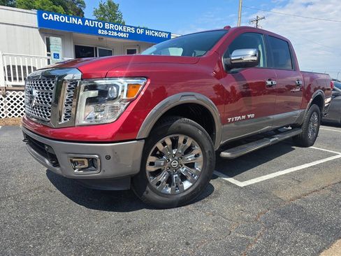 Used 2018 Nissan Titan Platinum Reserve w/ Platinum Utility Package AWD/4WD image 2