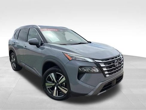 Used 2025 Nissan Rogue SL AWD/4WD image 2