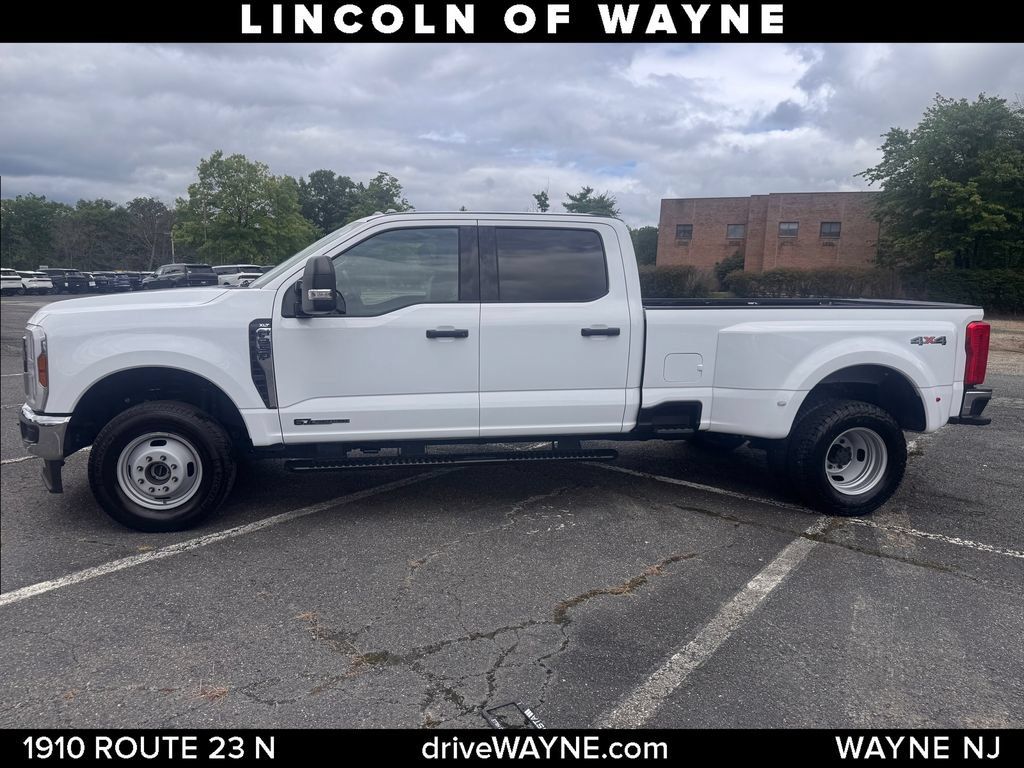 Used 2025 Ford F350 XLT AWD/4WD image 2