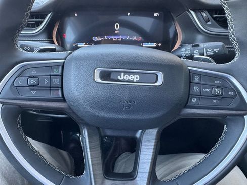 Used 2023 Jeep Grand Cherokee Limited w/ Trailer Tow Prep Group (B) AWD/4WD image 19