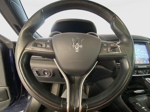 Used 2020 Maserati Levante AWD/4WD image 29