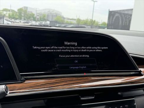 Used 2021 Cadillac Escalade Premium Luxury AWD/4WD image 31