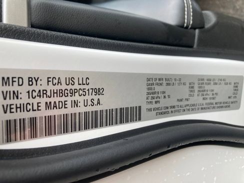 Used 2023 Jeep Grand Cherokee Limited w/ Luxury Tech Group II image 39