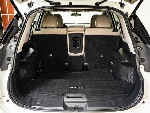 Used 2016 Nissan Rogue SV w/ SV Premium Package image 16