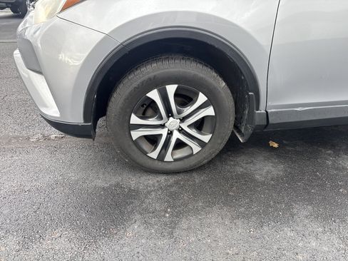 Used 2017 Toyota RAV4 LE image 11