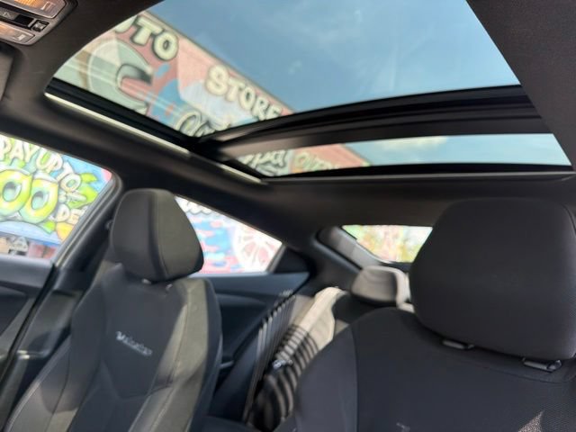 Used 2017 Hyundai Veloster Value Edition FWD image 15