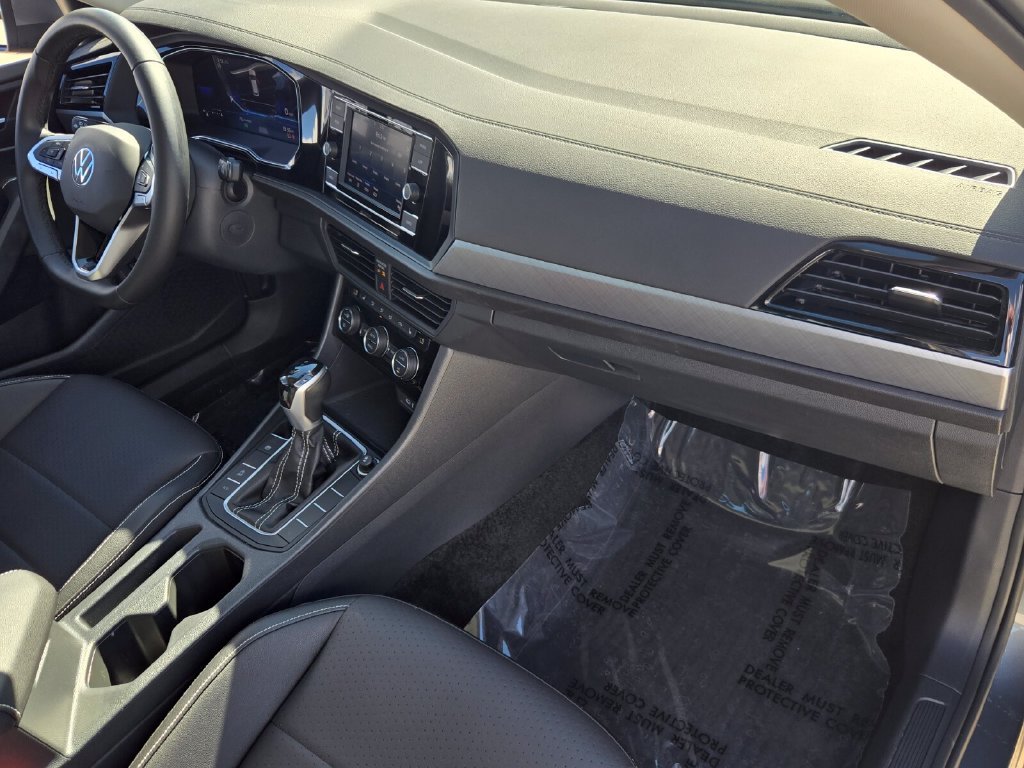 Certified 2023 Volkswagen Jetta SE w/ Panoramic Sunroof Package FWD image 17