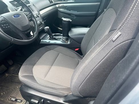 Used 2018 Ford Explorer XLT AWD/4WD image 10