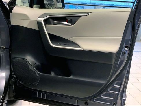 Used 2019 Toyota RAV4 XLE image 23