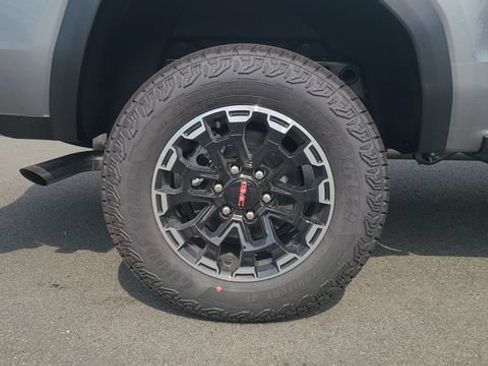 New 2026 GMC Canyon AT4 AWD/4WD image 9