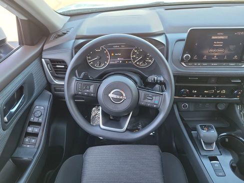 Certified 2023 Nissan Rogue SV image 4