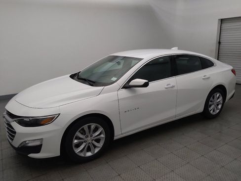 Used 2025 Chevrolet Malibu LT FWD image 2