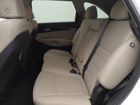 Used 2018 Kia Sorento FWD image 18