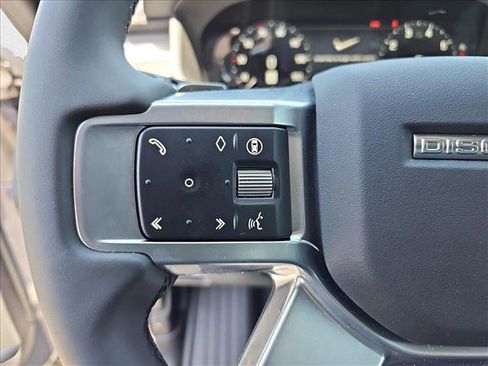 New 2025 Land Rover Discovery Dynamic SE AWD/4WD image 17