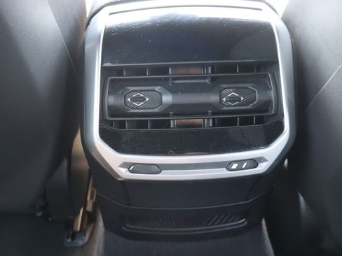 Used 2023 BMW i7 xDrive60 AWD/4WD image 16