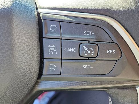 Used 2023 Jeep Grand Cherokee Altitude image 23