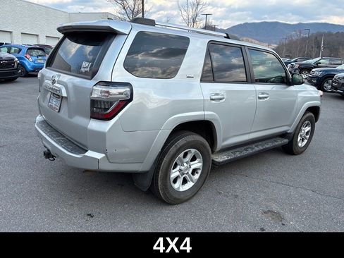Used 2020 Toyota 4Runner SR5 Premium image 3